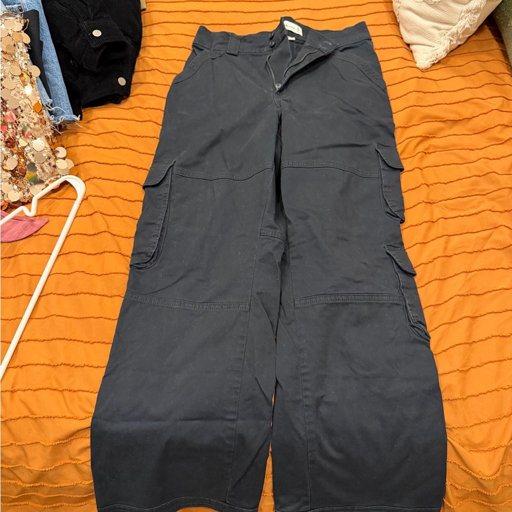 Abercrombie & Fitch Women's Cargo Pants in Black